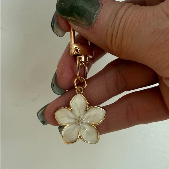 Mini white daisy purse clip - Picture 2 of 4